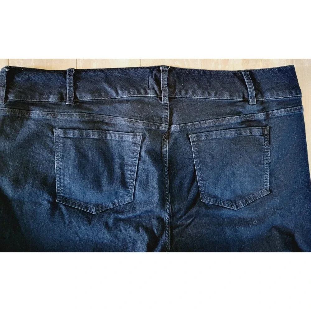 Torrid 28 Denim Jegging Bermuda Shorts‎ Dark Wash High Rise 3-Button NWOT